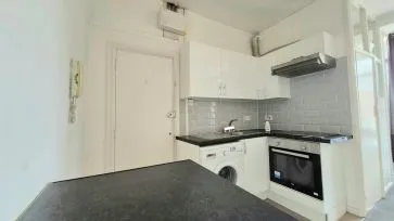 Property for Auction in Bedfordshire and Buckinghamshire - Flat 5, 59 Castle Street, Luton, Bedfordshire LU1 3AG