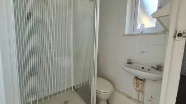 Property for Auction in Bedfordshire and Buckinghamshire - Flat 5, 59 Castle Street, Luton, Bedfordshire LU1 3AG