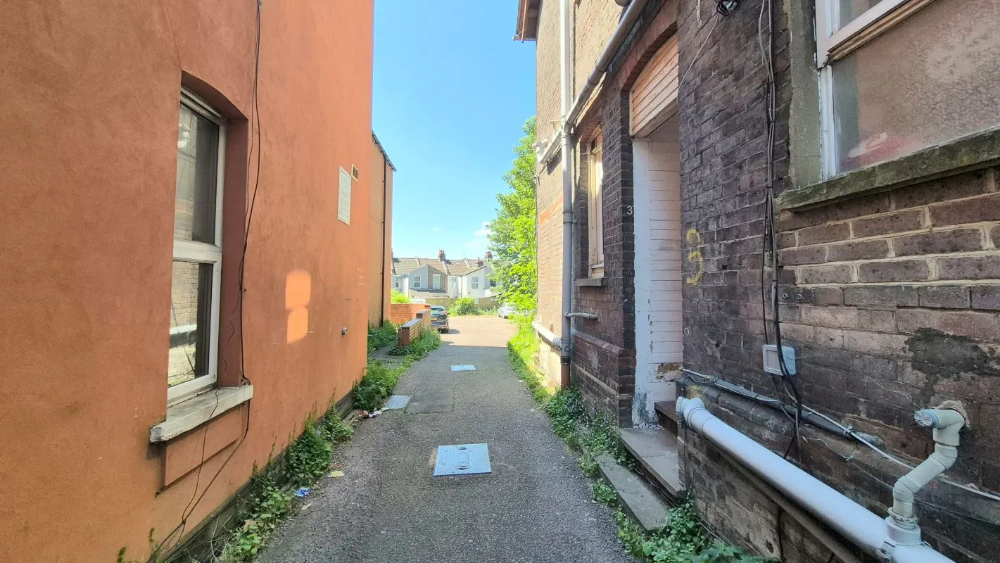 23-25 Biscot Road, Luton, Bedfordshire, LU3 1AH - Online Auctions