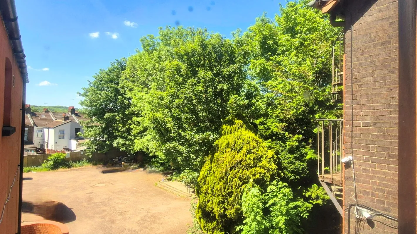 23-25 Biscot Road, Luton, Bedfordshire, LU3 1AH - Online Auctions