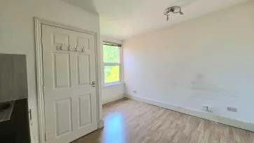 Property for Auction in Bedfordshire and Buckinghamshire - Flat 7, 23-25 Biscot Road, Luton LU3 1AH
