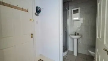 Property for Auction in Bedfordshire and Buckinghamshire - Flat 7, 23-25 Biscot Road, Luton LU3 1AH