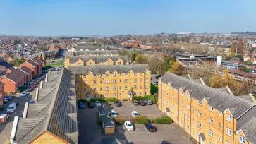 Property for Auction in Bedfordshire and Buckinghamshire - 63 Henley Road, Bedford, Bedfordshire MK40 4FX