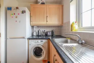 Property for Auction in Bedfordshire and Buckinghamshire - 63 Henley Road, Bedford, Bedfordshire MK40 4FX