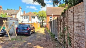 Property for Auction in Bedfordshire and Buckinghamshire - Land & Garage Block at, Limbury Road, Luton, Bedfordshire LU3 2PL