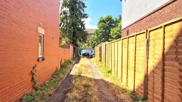 Property for Auction in Bedfordshire and Buckinghamshire - Land & Garage Block at, Limbury Road, Luton, Bedfordshire LU3 2PL