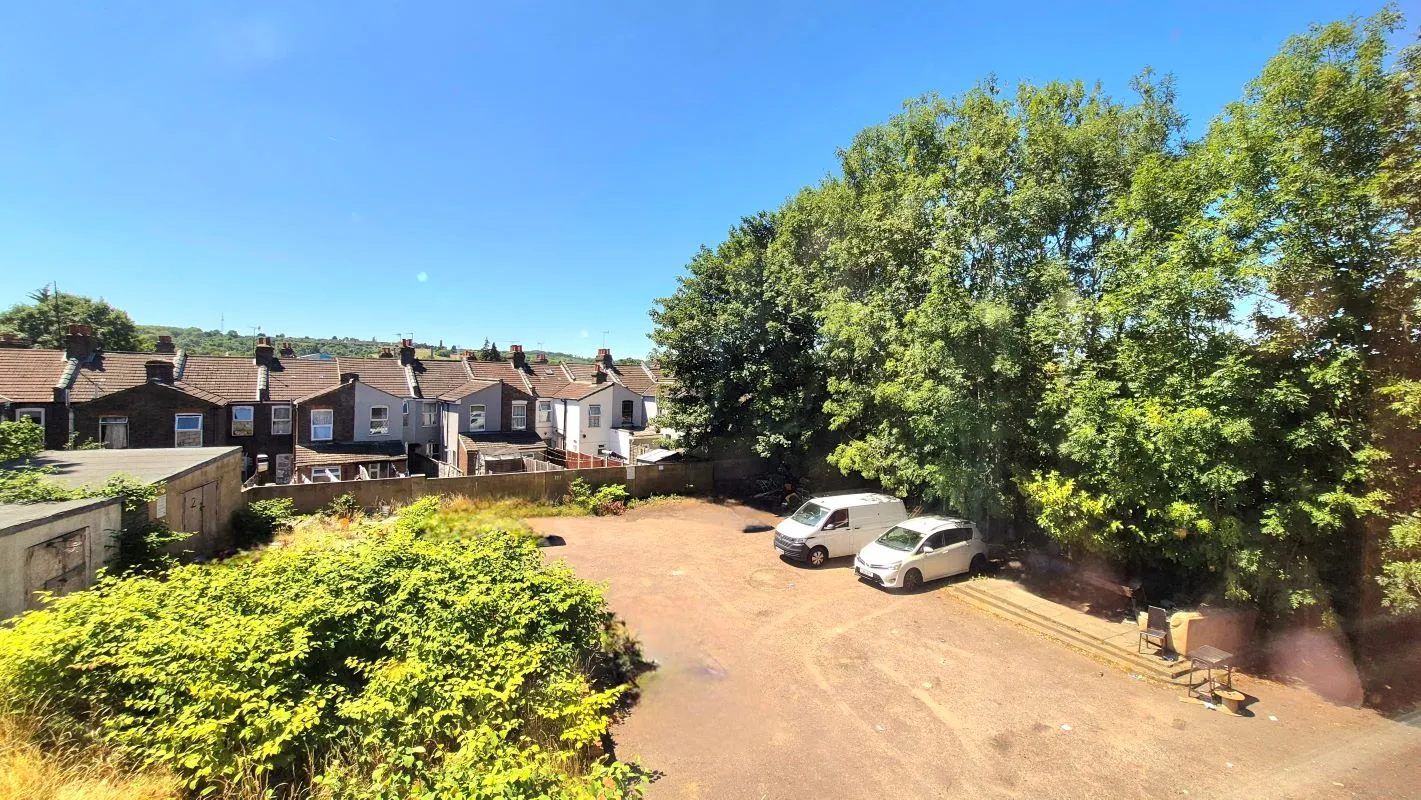 23-25 Biscot Road, Luton, Bedfordshire, LU3 1AH - Online Auctions