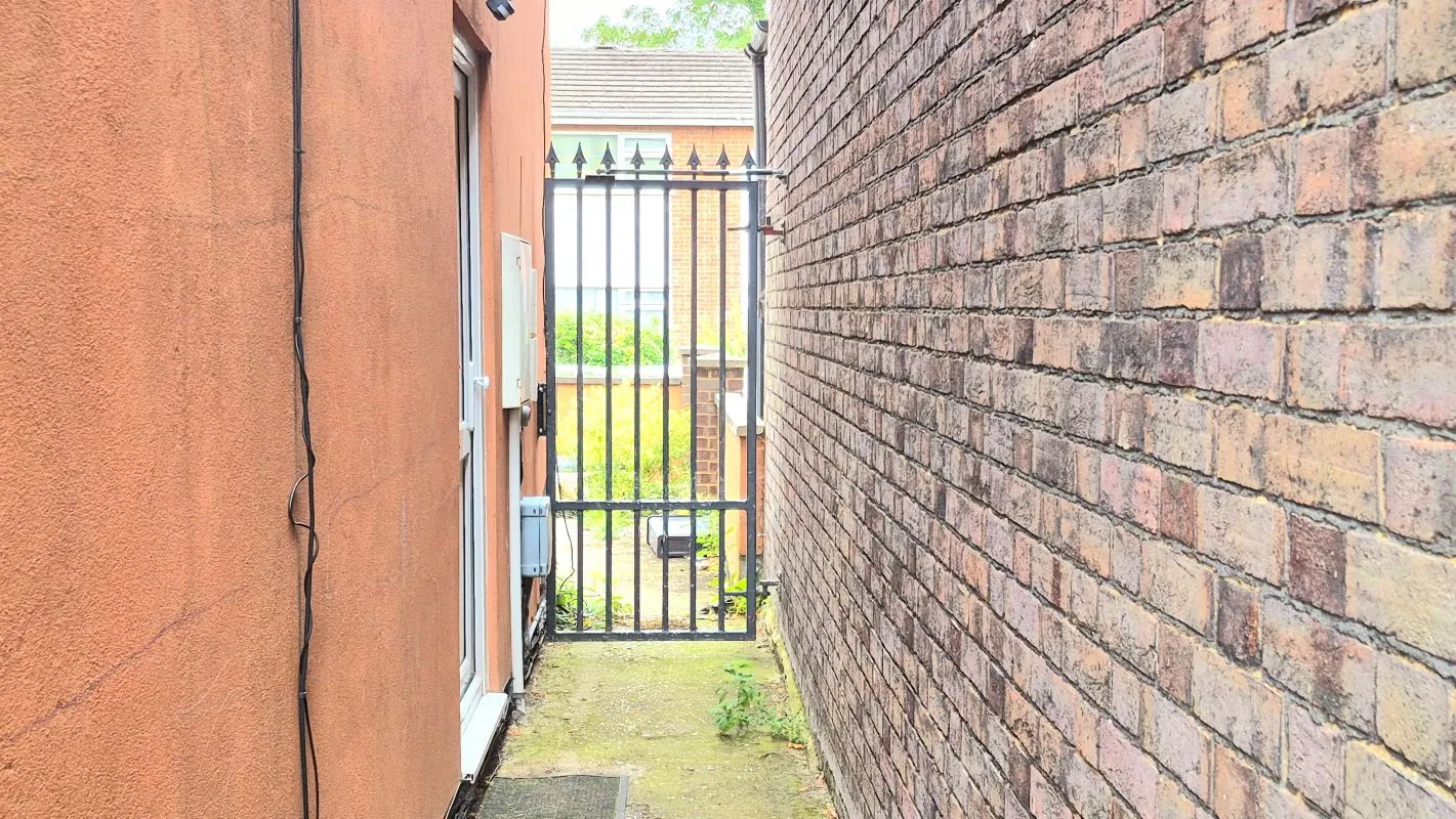 23-25 Biscot Road, Luton, Bedfordshire, LU3 1AH - Online Auctions