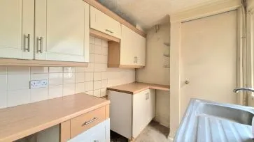 Property for Auction in Bedfordshire and Buckinghamshire - 449 London Road, High Wycombe, Buckinghamshire HP11 1EL