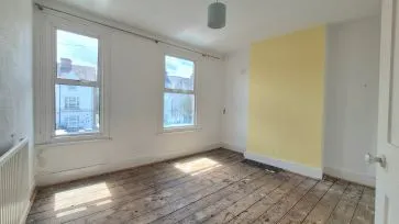 Property for Auction in Bedfordshire and Buckinghamshire - 449 London Road, High Wycombe, Buckinghamshire HP11 1EL