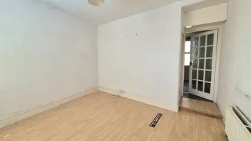 Property for Auction in Bedfordshire and Buckinghamshire - 449 London Road, High Wycombe, Buckinghamshire HP11 1EL