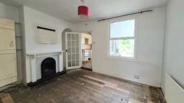 Property for Auction in Bedfordshire and Buckinghamshire - 449 London Road, High Wycombe, Buckinghamshire HP11 1EL