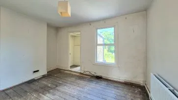 Property for Auction in Bedfordshire and Buckinghamshire - 449 London Road, High Wycombe, Buckinghamshire HP11 1EL