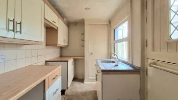 Property for Auction in Bedfordshire and Buckinghamshire - 449 London Road, High Wycombe, Buckinghamshire HP11 1EL