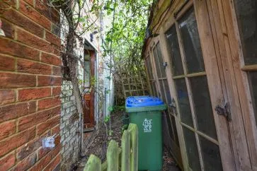 Property for Auction in Bedfordshire and Buckinghamshire - 38 High Street North, Stewkley, Leighton Buzzard, Buckinghamshire LU7 0EW