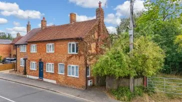 Property for Auction in Bedfordshire and Buckinghamshire - 38 High Street North, Stewkley, Leighton Buzzard, Buckinghamshire LU7 0EW