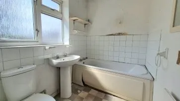 Property for Auction in Bedfordshire and Buckinghamshire - 1 Kelvin Avenue, Bedford, Bedfordshire MK42 9SA