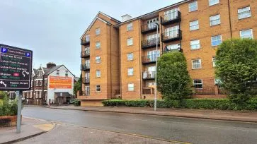 Property for Auction in Bedfordshire and Buckinghamshire - Apartment 24, The Academy, Holly Street, Luton, Bedfordshire LU1 3DD