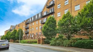 Property for Auction in Bedfordshire and Buckinghamshire - Apartment 24, The Academy, Holly Street, Luton, Bedfordshire LU1 3DD
