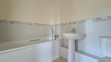 Property for Auction in Bedfordshire and Buckinghamshire - Apartment 24, The Academy, Holly Street, Luton, Bedfordshire LU1 3DD