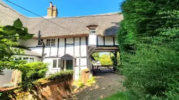 Property for Auction in Bedfordshire and Buckinghamshire - 9 South End, Milton Bryan, Milton Keynes, Buckinghamshire MK17 9HS