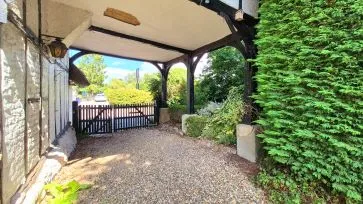 Property for Auction in Bedfordshire and Buckinghamshire - 9 South End, Milton Bryan, Milton Keynes, Buckinghamshire MK17 9HS