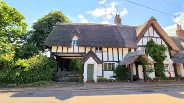 Property for Auction in Bedfordshire and Buckinghamshire - 9 South End, Milton Bryan, Milton Keynes, Buckinghamshire MK17 9HS