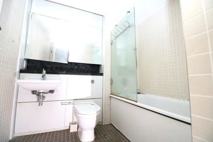 Property for Auction in Birmingham - Apartment 2902, 10 Holloway Circus Queensway, Birmingham, West Midlands B1 1BY