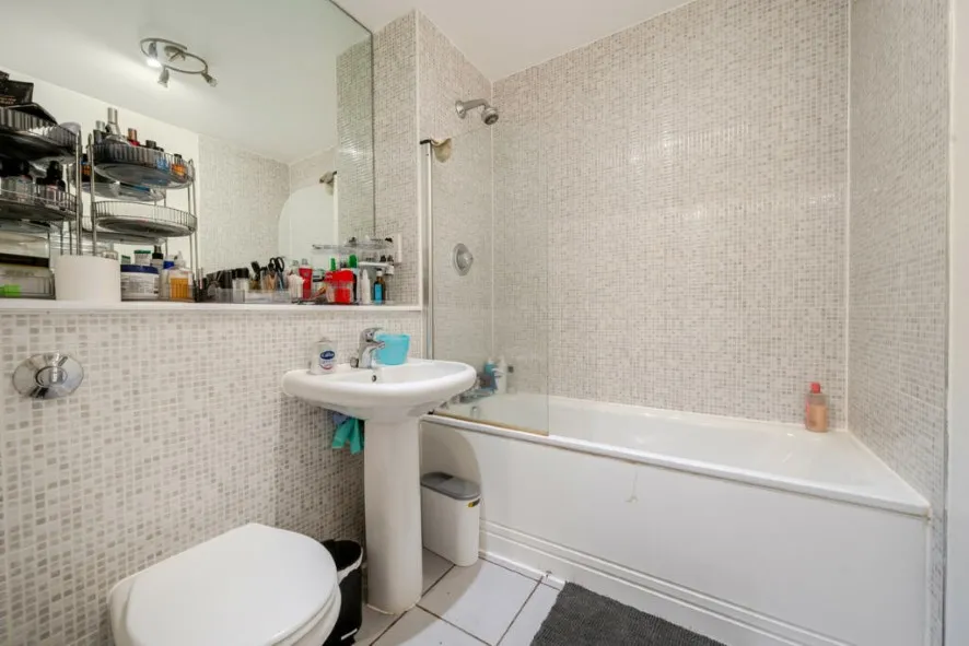 Property for Auction in Birmingham - Apartment 76, Centenary Plaza, 18 Holliday Street, Birmingham, West Midlands B1 1TB