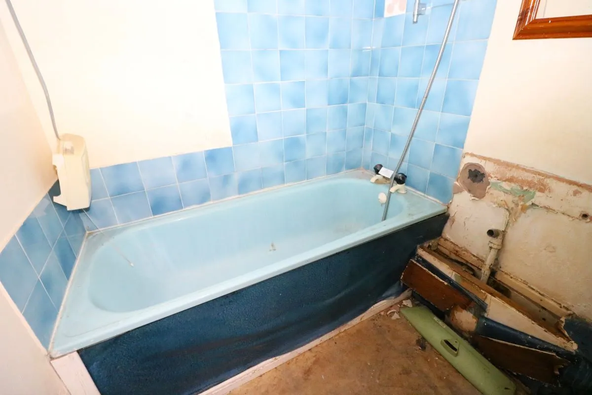 Holden Crescent, Walsall, West Midlands, WS3 1PY - Online Auctions