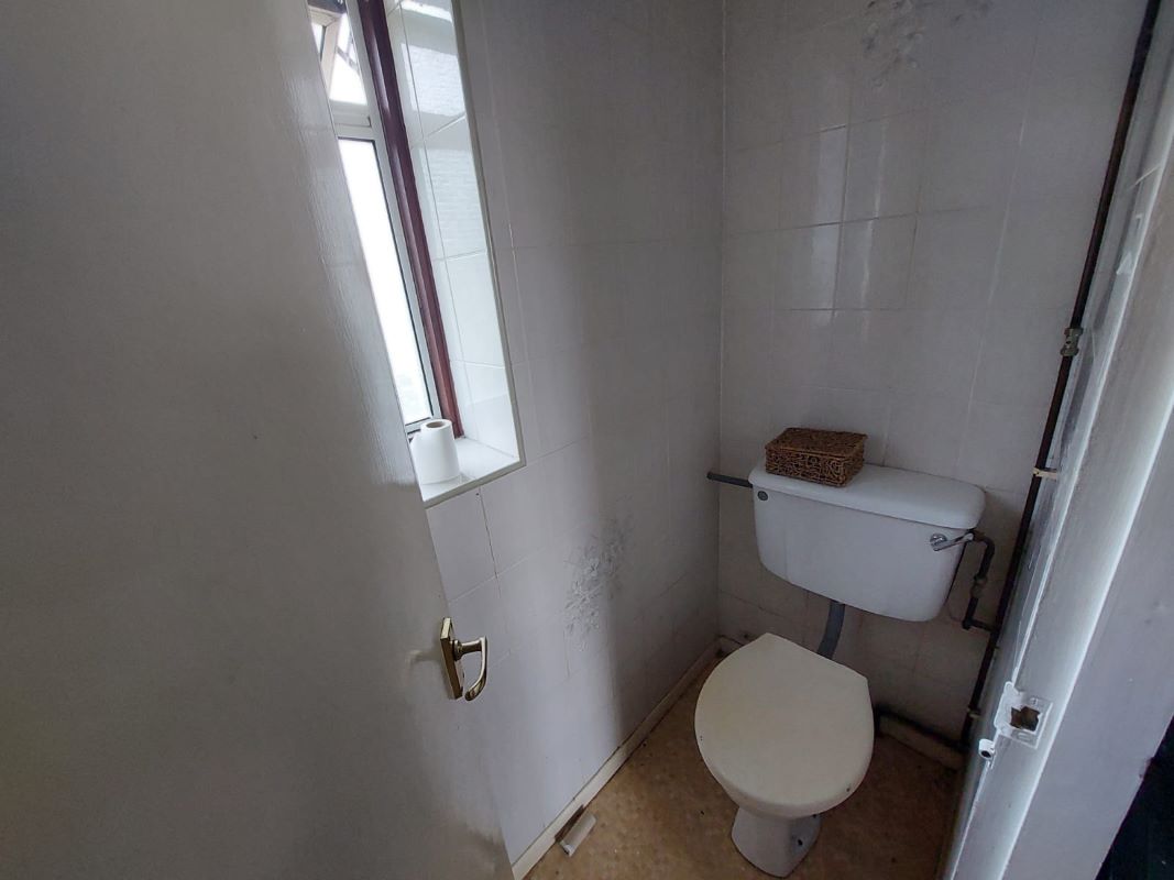 Hawthorne Terrace, Nuneaton, Warwickshire, CV10 9BH - Online Auctions
