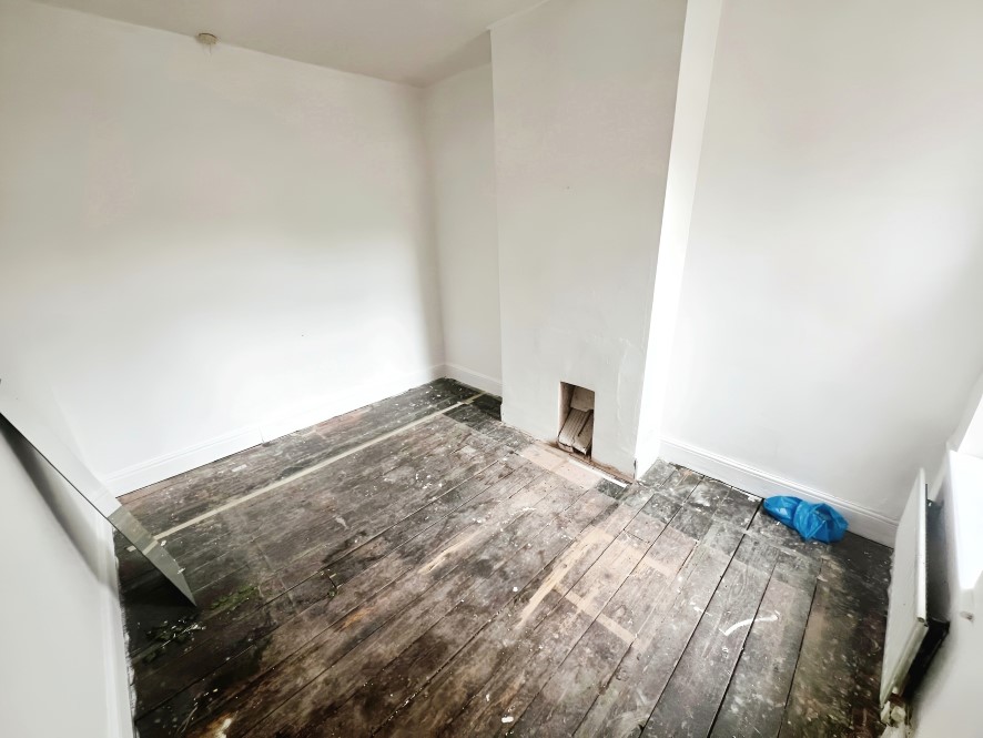 Property for Auction in Coventry & Warwickshire - 11 Clara Street, Ball Hill, Coventry, West Midlands CV2 4ET