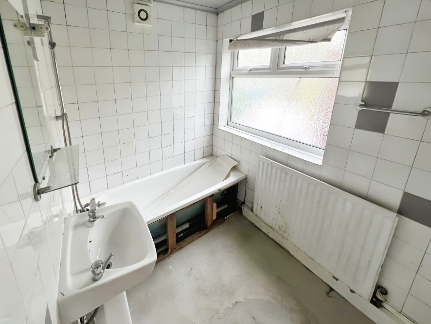 Property for Auction in Coventry & Warwickshire - 11 Clara Street, Ball Hill, Coventry, West Midlands CV2 4ET