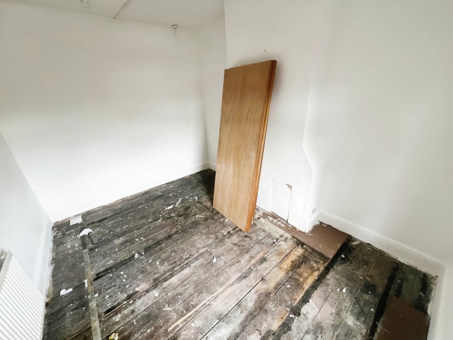 Property for Auction in Coventry & Warwickshire - 11 Clara Street, Ball Hill, Coventry, West Midlands CV2 4ET