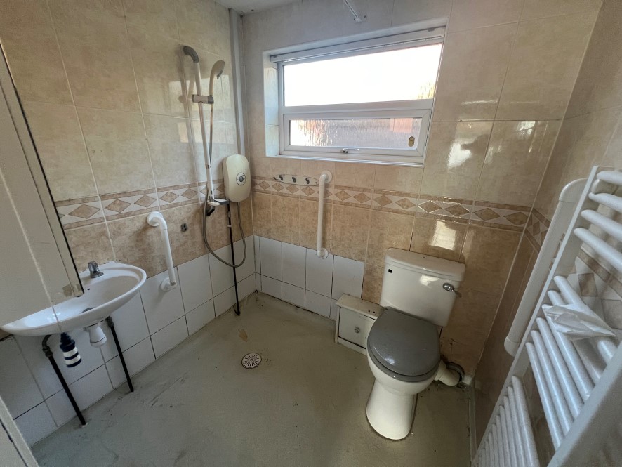 Property for Auction in Coventry & Warwickshire - 30A Spring Road, Longford, Coventry, West Midlands CV6 7FP