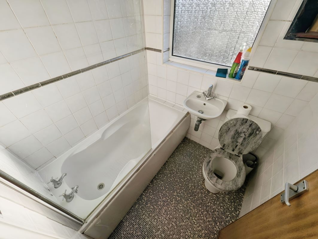 Cheylesmore, Coventry, West Midlands, CV3 5JX - Online Auctions