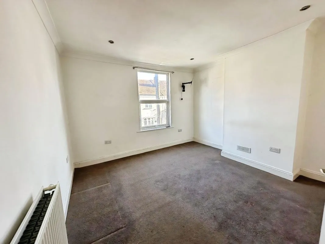 Attleborough, Nuneaton, Warwickshire, CV11 4NX - Online Auctions