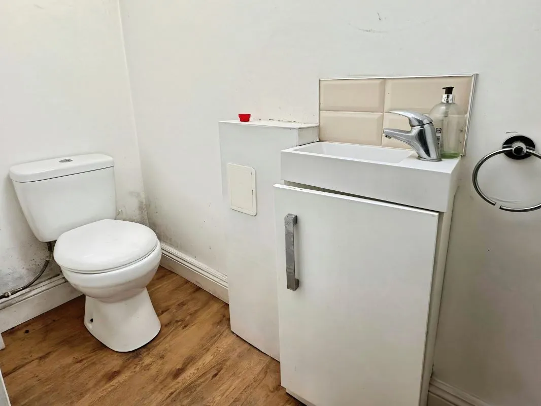 Attleborough, Nuneaton, Warwickshire, CV11 4NX - Online Auctions