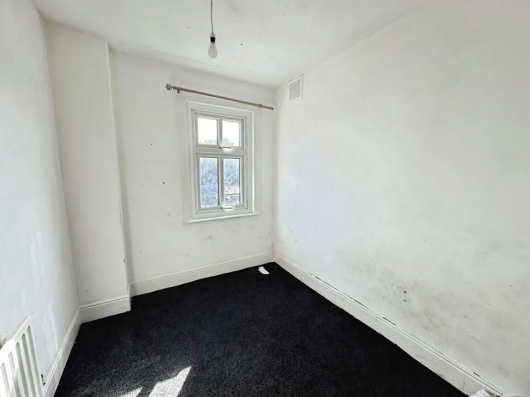 Nuneaton, Warwickshire, CV10 8JP - Online Auctions