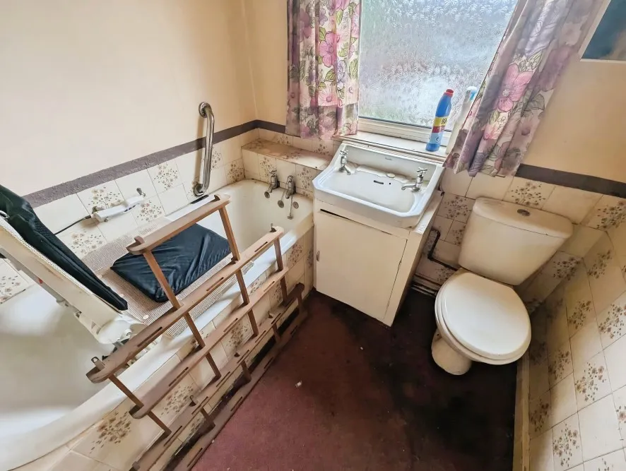 Property for Auction in Coventry & Warwickshire - 147 Ansty Road, Wyken, Coventry, West Midlands CV2 3FH