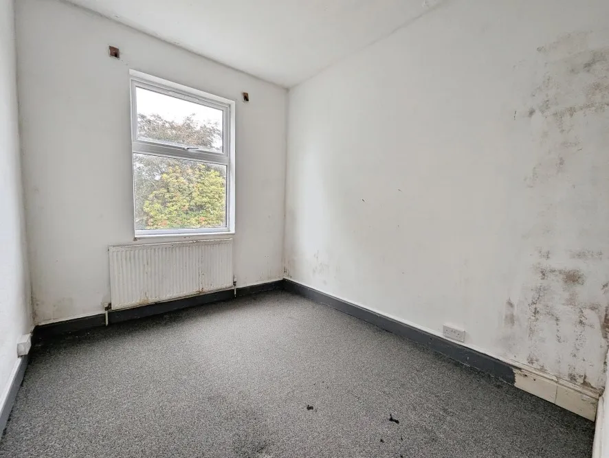 Property for Auction in Coventry & Warwickshire - 27 Lowther Street, Stoke Heath, Coventry, West Midlands CV2 4GP