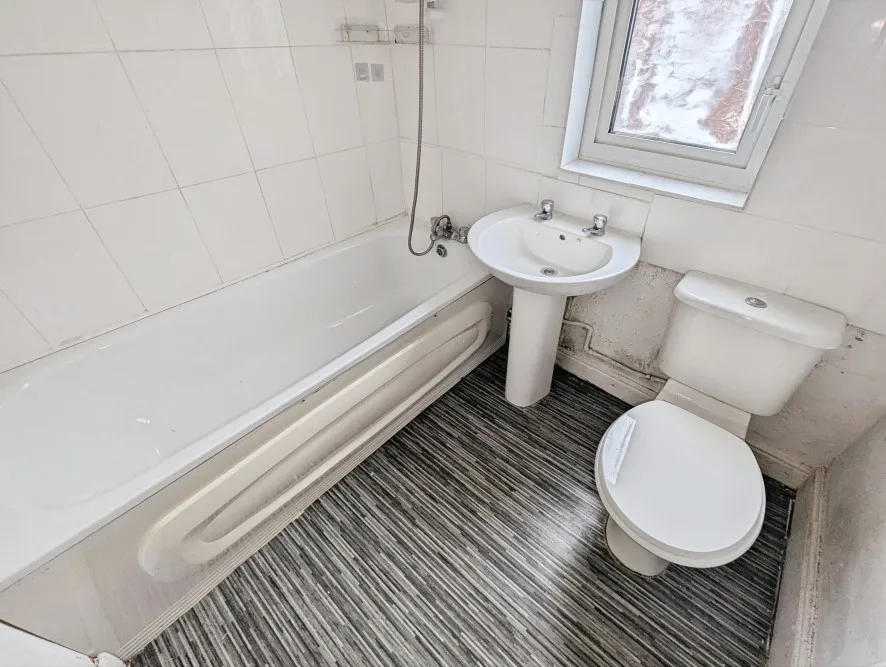 Property for Auction in Coventry & Warwickshire - 27 Lowther Street, Stoke Heath, Coventry, West Midlands CV2 4GP