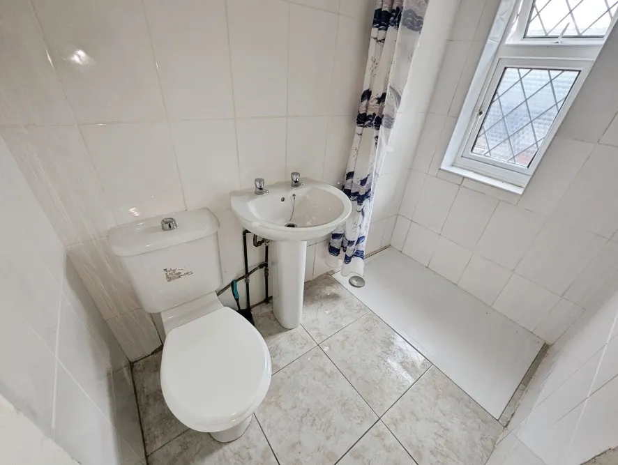 Property for Auction in Coventry & Warwickshire - 27 Lowther Street, Stoke Heath, Coventry, West Midlands CV2 4GP