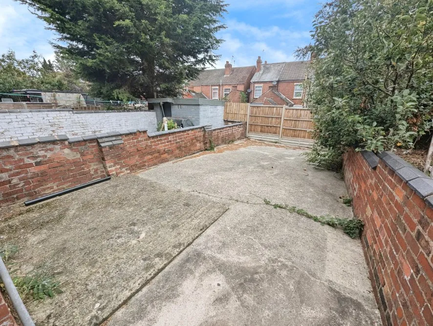 Property for Auction in Coventry & Warwickshire - 27 Lowther Street, Stoke Heath, Coventry, West Midlands CV2 4GP