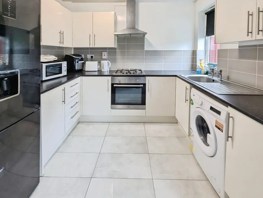 Property for Auction in Coventry & Warwickshire - 80 Queensland Avenue, Chapelfields, Coventry, West Midlands CV5 8FH