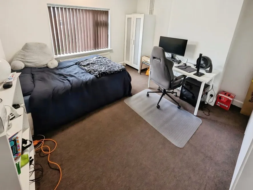 Property for Auction in Coventry & Warwickshire - 80 Queensland Avenue, Chapelfields, Coventry, West Midlands CV5 8FH