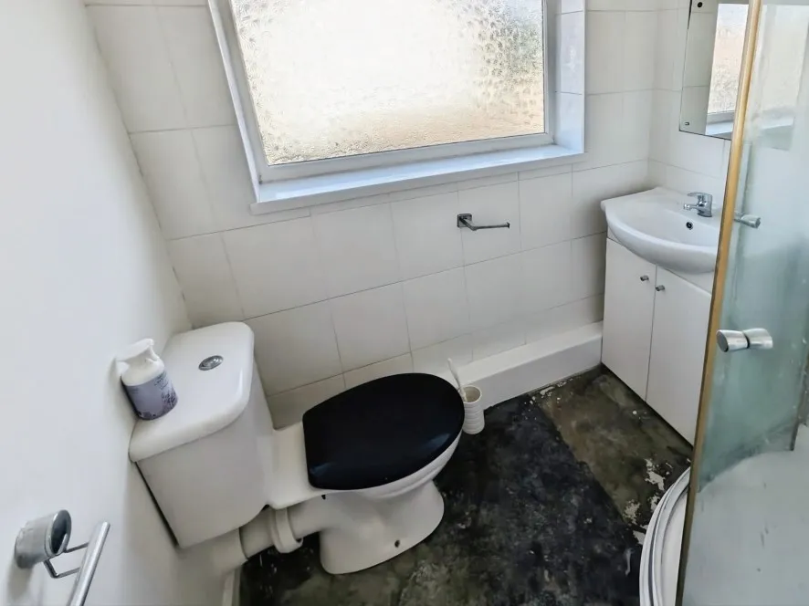 Property for Auction in Coventry & Warwickshire - 5 Stafford Close, Bulkington, Bedworth, Warwickshire CV12 9QX