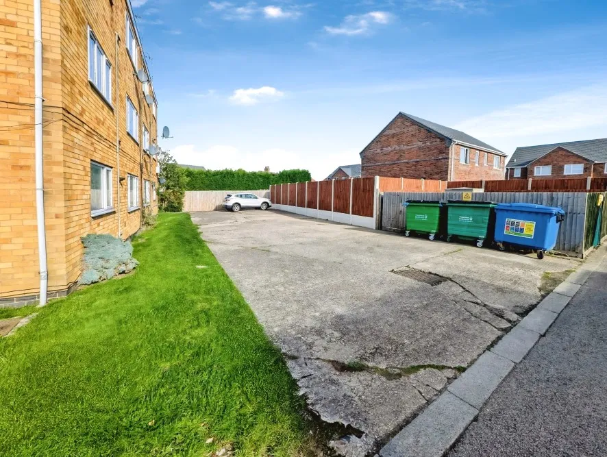 Property for Auction in Coventry & Warwickshire - 5 Stafford Close, Bulkington, Bedworth, Warwickshire CV12 9QX