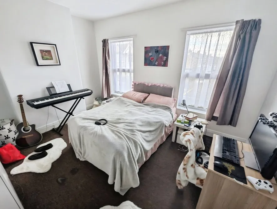 Property for Auction in Coventry & Warwickshire - 175 Hearsall Lane, Earlsdon, Coventry, West Midlands CV5 6HJ