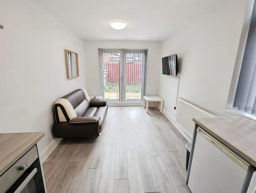 Property for Auction in Coventry & Warwickshire - 175 Hearsall Lane, Earlsdon, Coventry, West Midlands CV5 6HJ